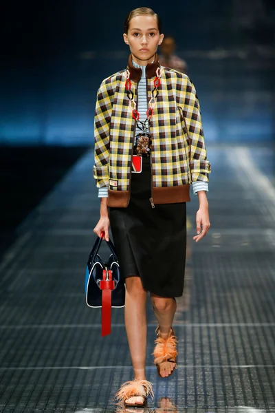 Look 9